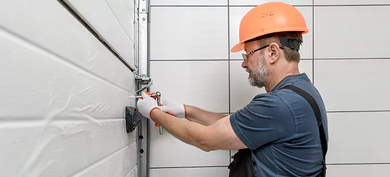 Garage Door Repair in Saratoga